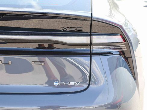 New 2026 Toyota Prius Plug-In Hybrid image 8