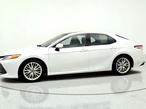 Used 2018 Toyota Camry XLE FWD image 8