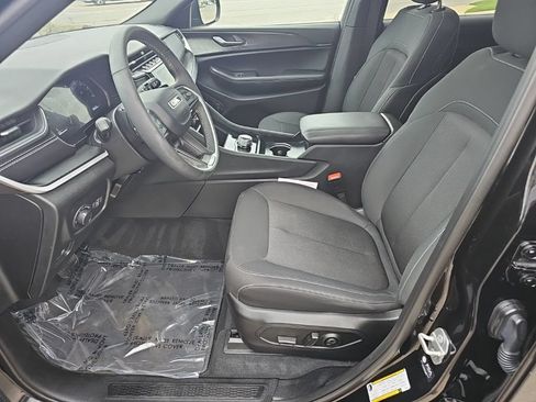 Certified 2025 Jeep Grand Cherokee L Laredo w/ Luxury Tech Group I AWD/4WD image 15