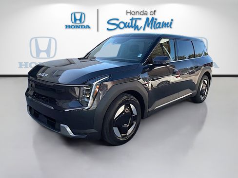 Used 2026 Kia EV9 Light image 3