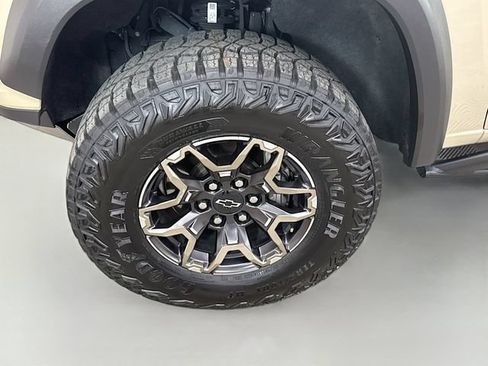 Used 2024 Chevrolet Colorado ZR2 w/ Technology Package AWD/4WD image 31