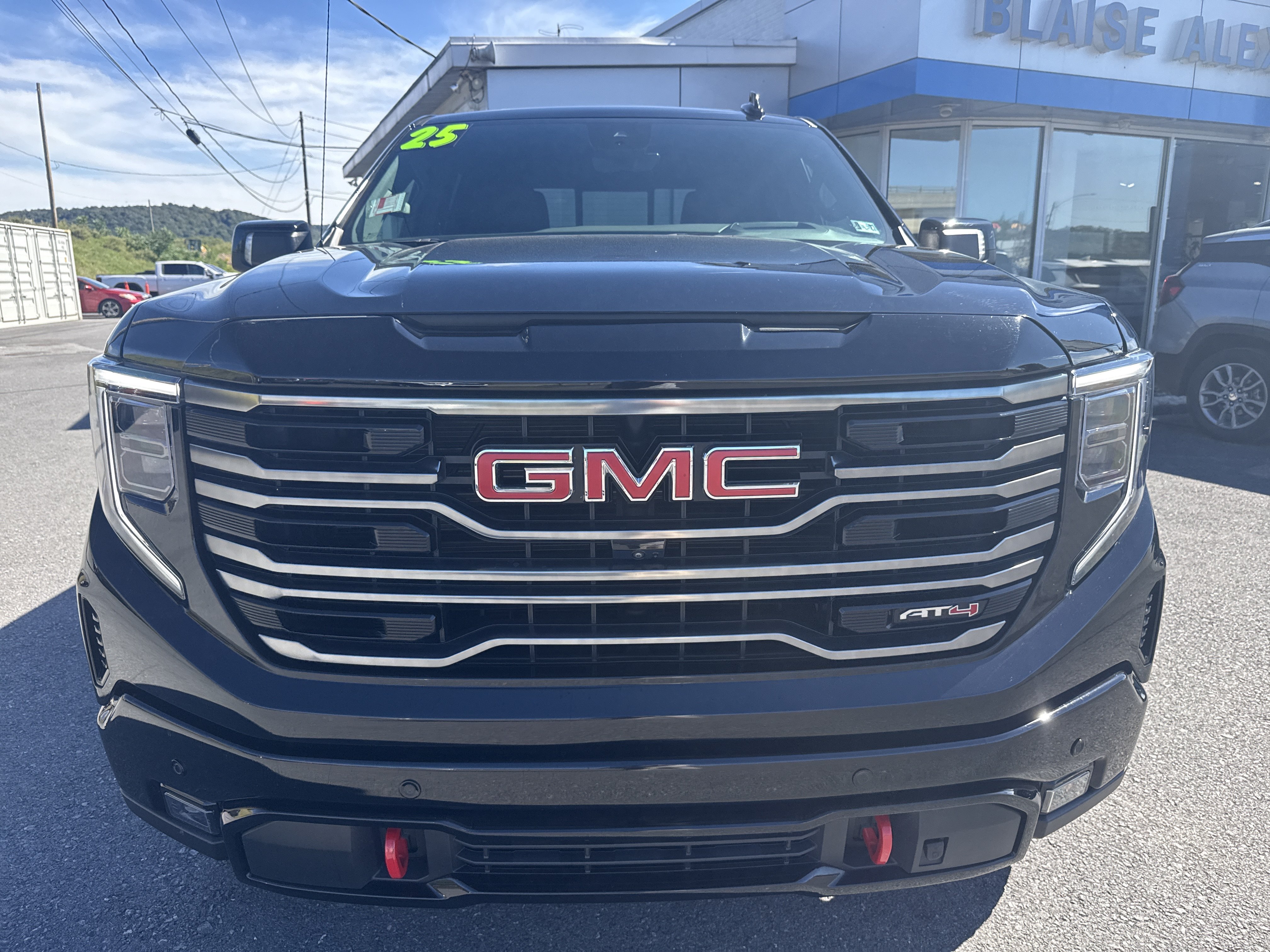 Used 2025 GMC Sierra 1500 AT4 w/ AT4 Premium Package AWD/4WD image 8