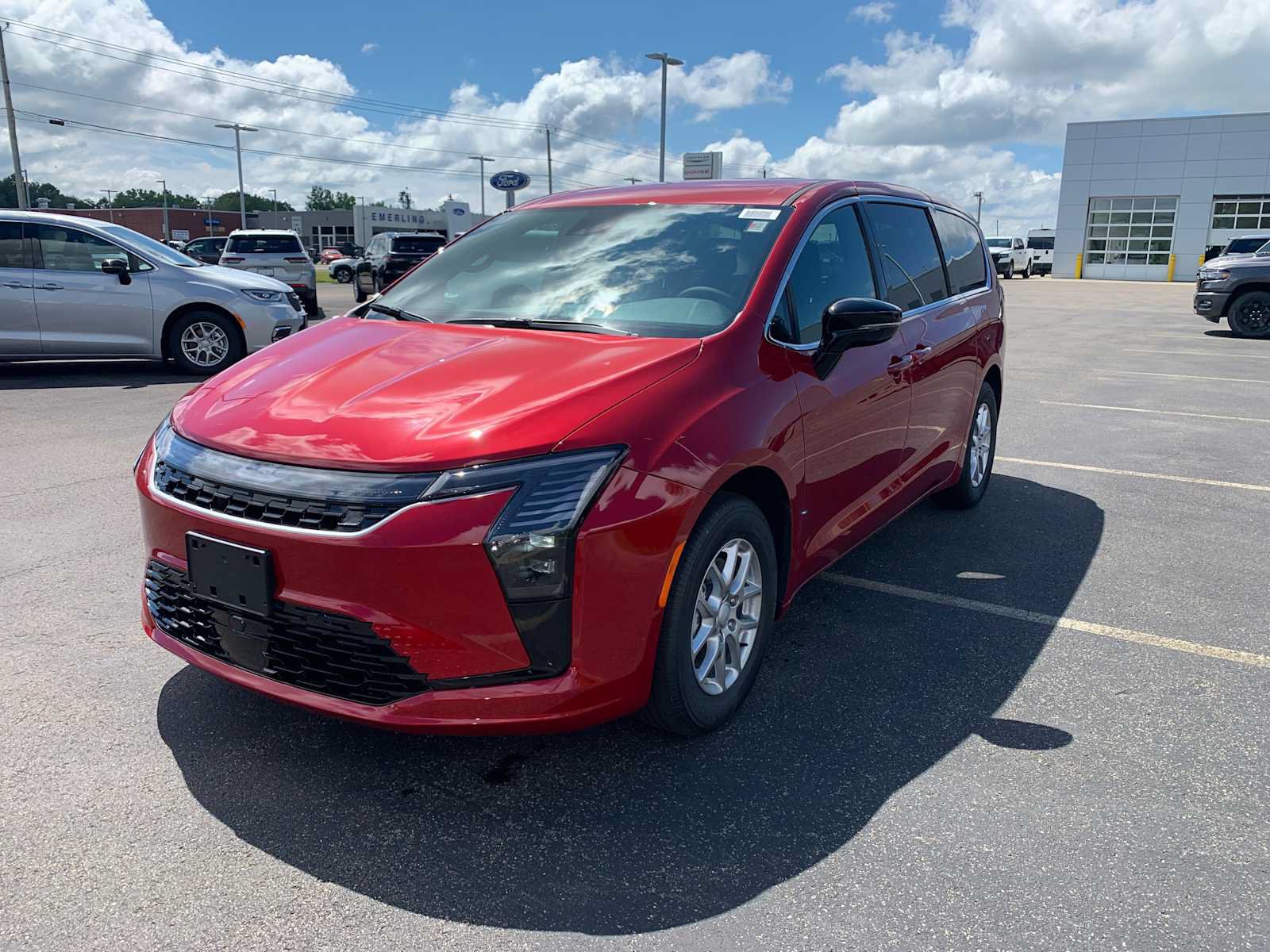New 2027 Chrysler Pacifica Select FWD image 1