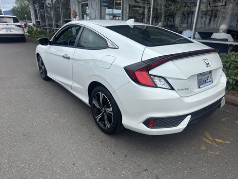 Used 2017 Honda Civic Touring image 6