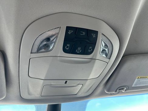 Used 2024 Chrysler Pacifica Touring-L FWD image 30