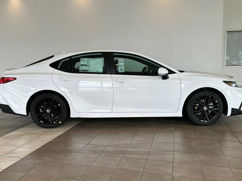 New 2026 Toyota Camry SE FWD image 3