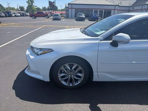 Certified 2022 Toyota Avalon XLE w/ Moonroof Package FWD image 10