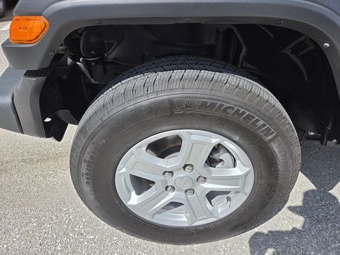Used 2022 Jeep Wrangler Sport AWD/4WD image 15