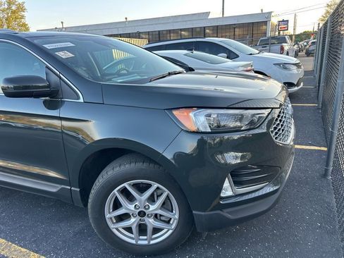 Used 2023 Ford Edge SEL w/ Convenience Package image 3