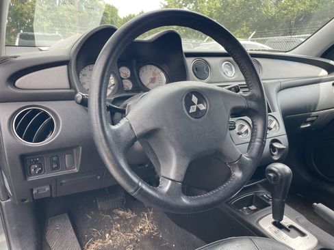 Used 2004 Mitsubishi Outlander XLS FWD image 9
