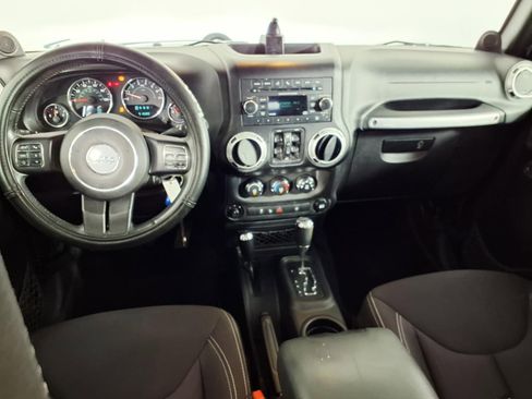 Used 2013 Jeep Wrangler Unlimited Sahara w/ Connectivity Group AWD/4WD image 13