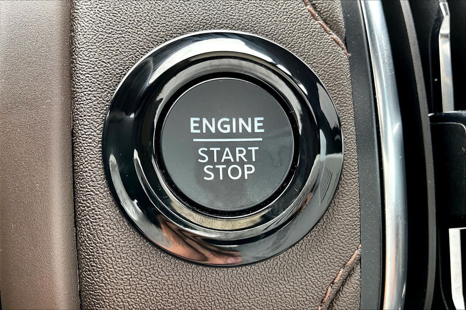 Used 2025 Ford Expedition King Ranch AWD/4WD image 31
