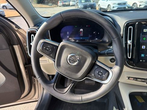 Certified 2024 Volvo XC40 B5 Plus w/ Protection Package Premier image 18