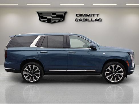 Certified 2025 Cadillac Escalade Premium Luxury Platinum w/ LPO, Floor Liner Package AWD/4WD image 4