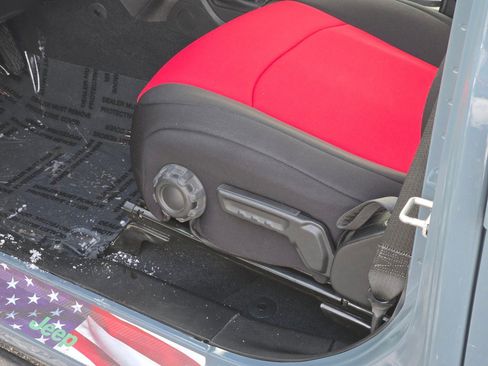 Used 2024 Jeep Gladiator Willys image 19