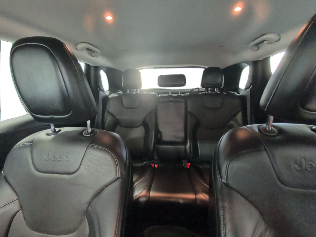 Used 2019 Jeep Cherokee Limited AWD/4WD image 19