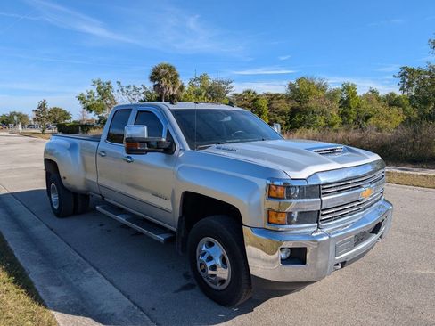 Used 2017 Chevrolet Silverado 3500 LT w/ LT Convenience Package image 4