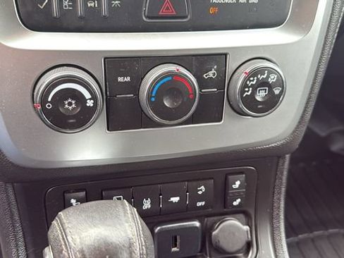 Used 2015 GMC Acadia SLE image 20
