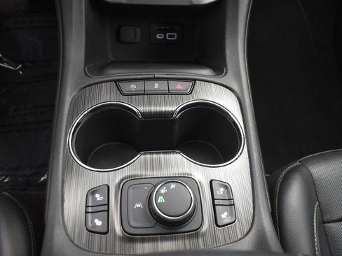 Used 2023 GMC Acadia SLT image 27