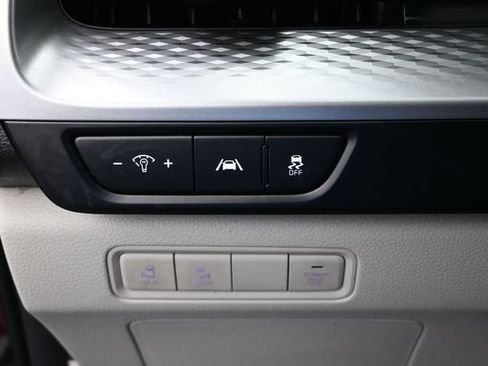 Used 2024 Kia Carnival LX FWD image 18