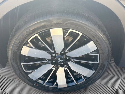 New 2026 Mitsubishi Outlander SE image 32