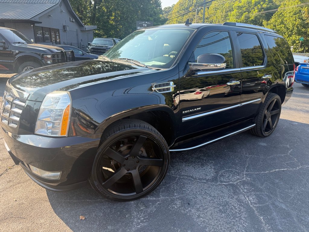 Used 2011 Cadillac Escalade AWD image 7