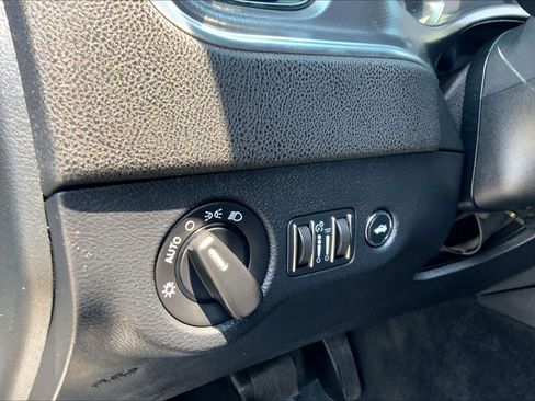 Used 2014 Dodge Charger SE RWD image 36