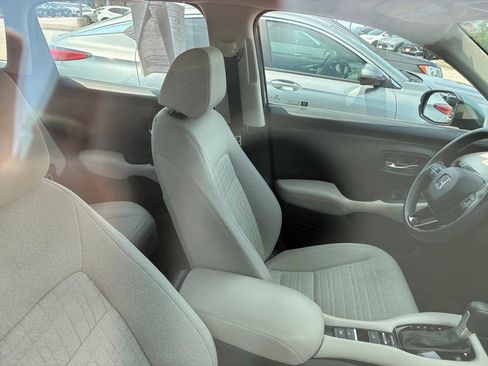 Used 2025 Honda HR-V LX image 17