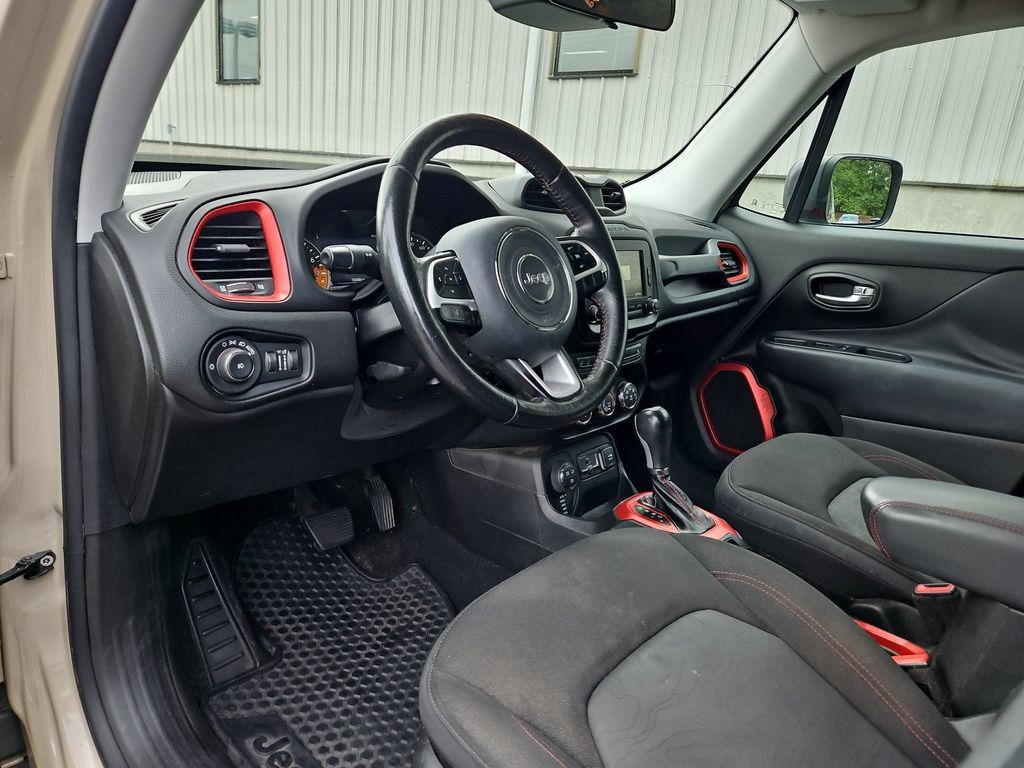 Used 2016 Jeep Renegade Trailhawk AWD/4WD image 22
