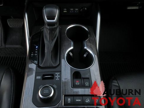 Certified 2022 Toyota Highlander Platinum image 22