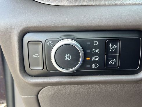 Used 2023 Ford Explorer Platinum w/ Technology Package AWD/4WD image 22