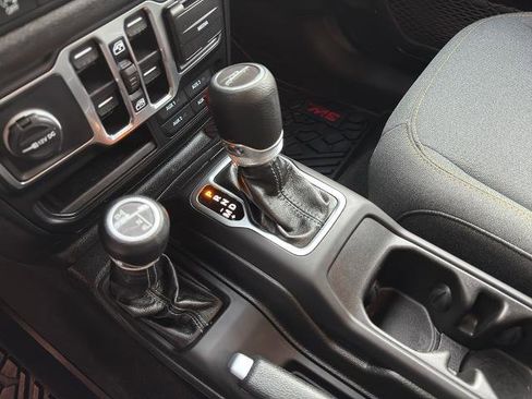 Used 2025 Jeep Gladiator Sport AWD/4WD image 26