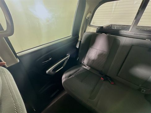 Used 2021 Nissan Titan SV w/ SV Convenience Package image 12