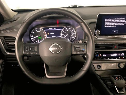Used 2025 Nissan Rogue SV FWD image 5