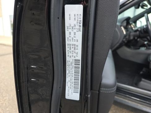 Used 2020 Dodge Durango R/T w/ Blacktop Package AWD/4WD image 18