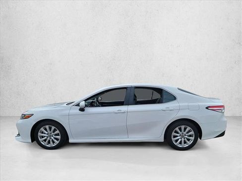 Used 2018 Toyota Camry LE image 8