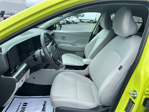 Certified 2025 Hyundai Kona SEL AWD/4WD image 9