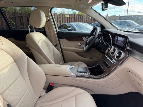 Used 2021 Mercedes-Benz GLC 300 4MATIC image 30