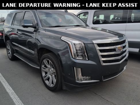 Used 2019 Cadillac Escalade Luxury image 3
