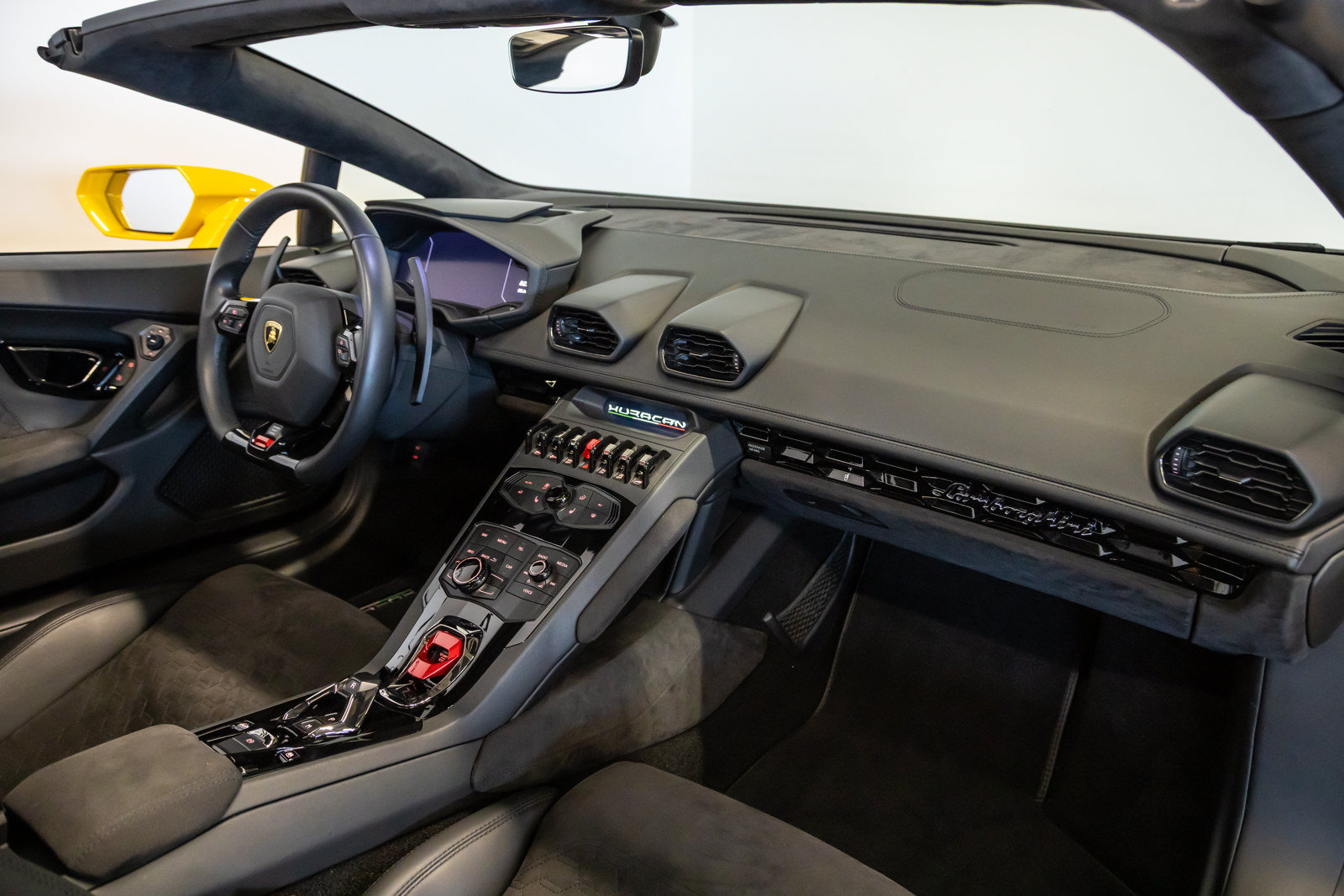 Used 2018 Lamborghini Huracan LP 580-2 RWD image 37