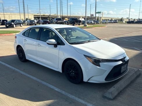 Used 2020 Toyota Corolla LE FWD image 1