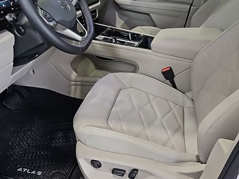New 2026 Volkswagen Atlas SE FWD image 31