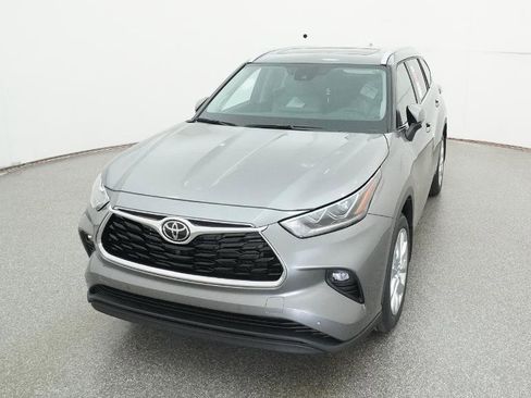 New 2026 Toyota Highlander Limited image 3