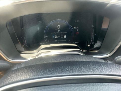 Used 2025 Toyota Corolla Cross XLE FWD image 22
