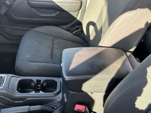 Used 2021 Jeep Wrangler Unlimited Sport image 32