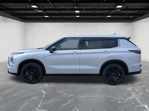 New 2026 Mitsubishi Outlander LE AWD/4WD image 2
