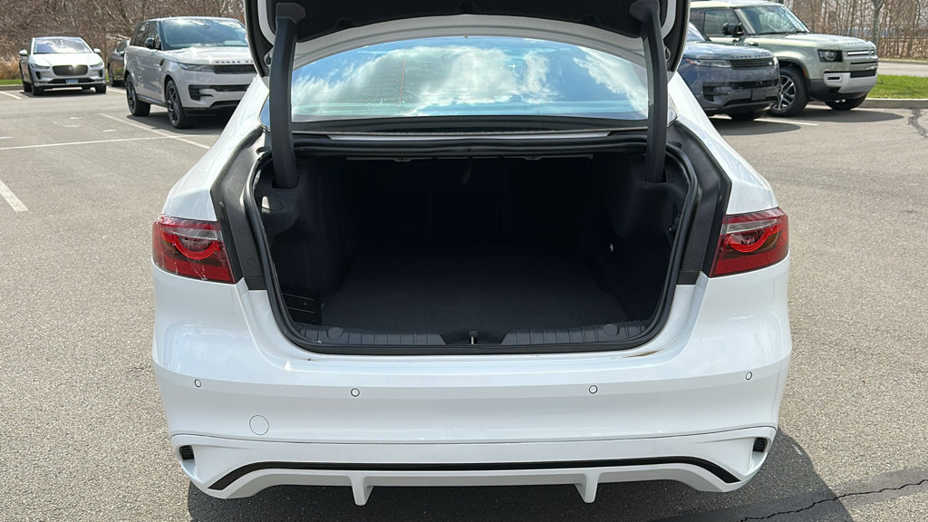Used 2024 Jaguar XF R-Dynamic SE AWD/4WD image 28