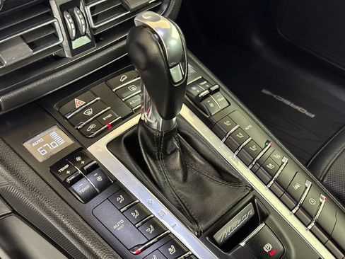 Used 2020 Porsche Macan AWD/4WD image 30