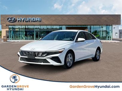 New 2025 Hyundai Elantra SE