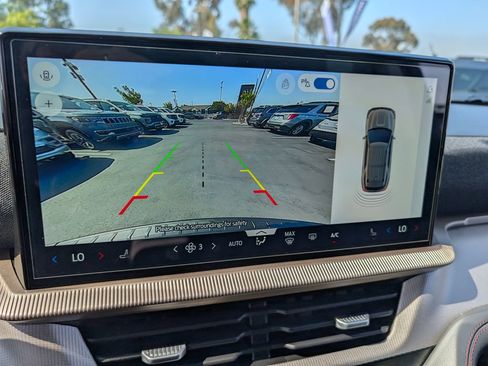 Used 2025 Ford Explorer Active RWD image 32